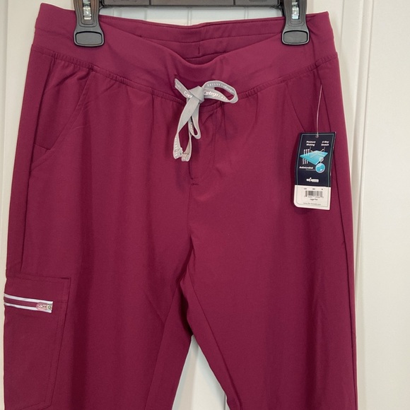 Nurse Scrub Set - Picture 6 of 11